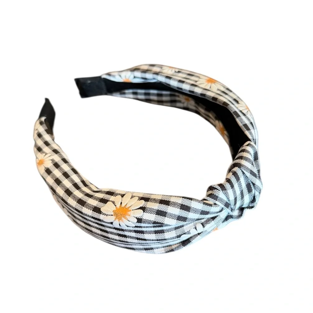 Black and White Checkered Headband with Daisies- NEW